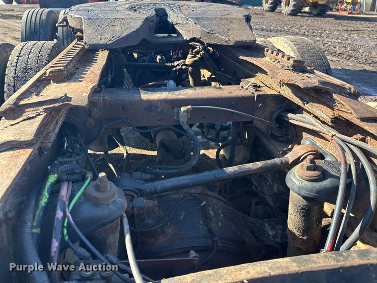 image for item FK1609 2000 Peterbilt 379 semi truck