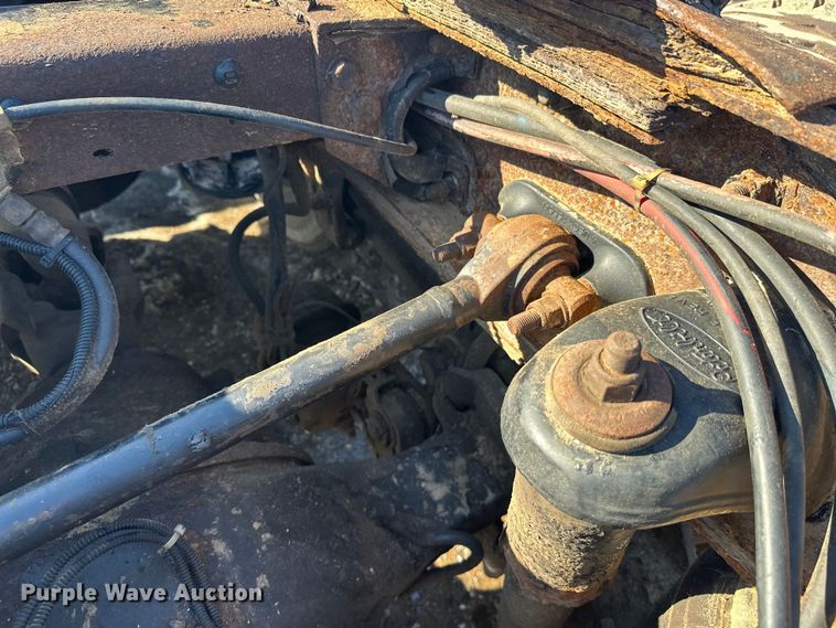 image for item FK1609 2000 Peterbilt 379 semi truck