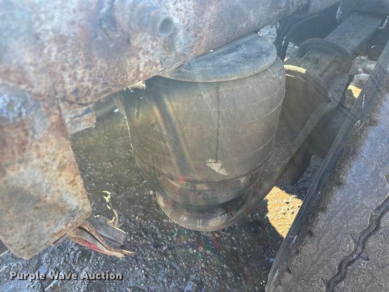 image for item FK1609 2000 Peterbilt 379 semi truck