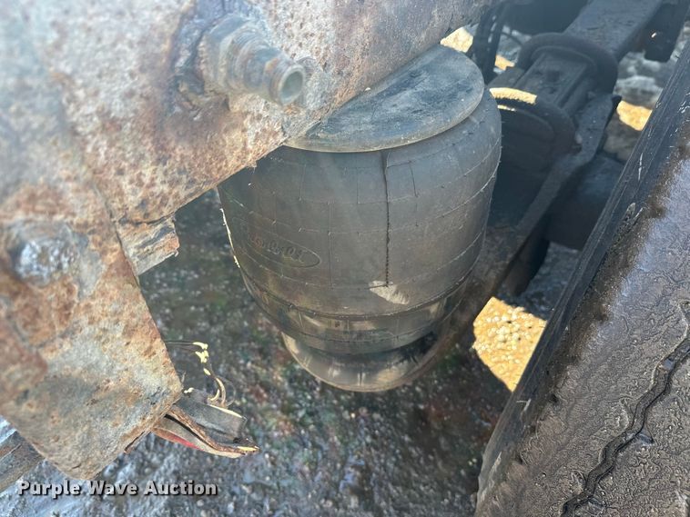 image for item FK1609 2000 Peterbilt 379 semi truck