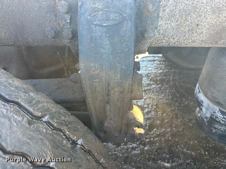 image for item FK1609 2000 Peterbilt 379 semi truck