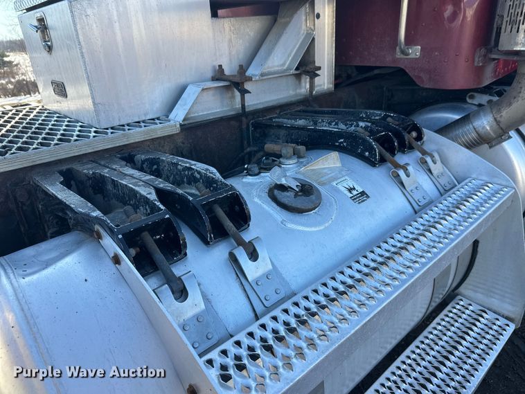 image for item FK1609 2000 Peterbilt 379 semi truck