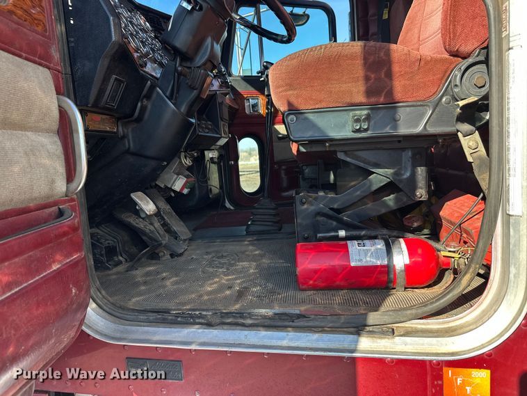 image for item FK1609 2000 Peterbilt 379 semi truck