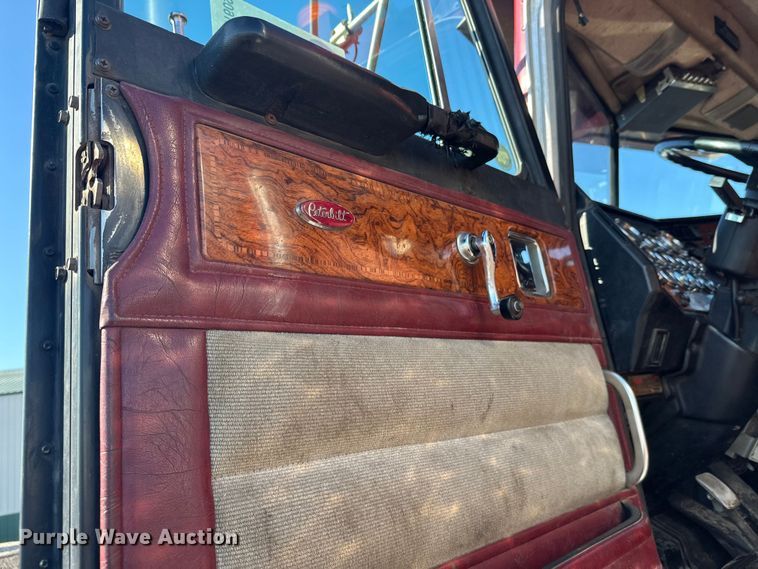 image for item FK1609 2000 Peterbilt 379 semi truck