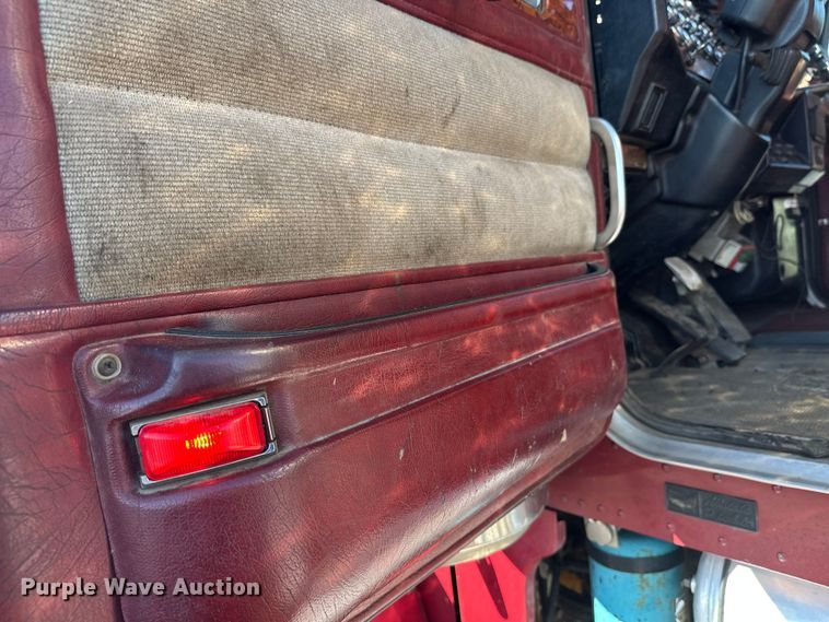 image for item FK1609 2000 Peterbilt 379 semi truck