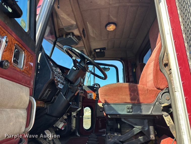 image for item FK1609 2000 Peterbilt 379 semi truck