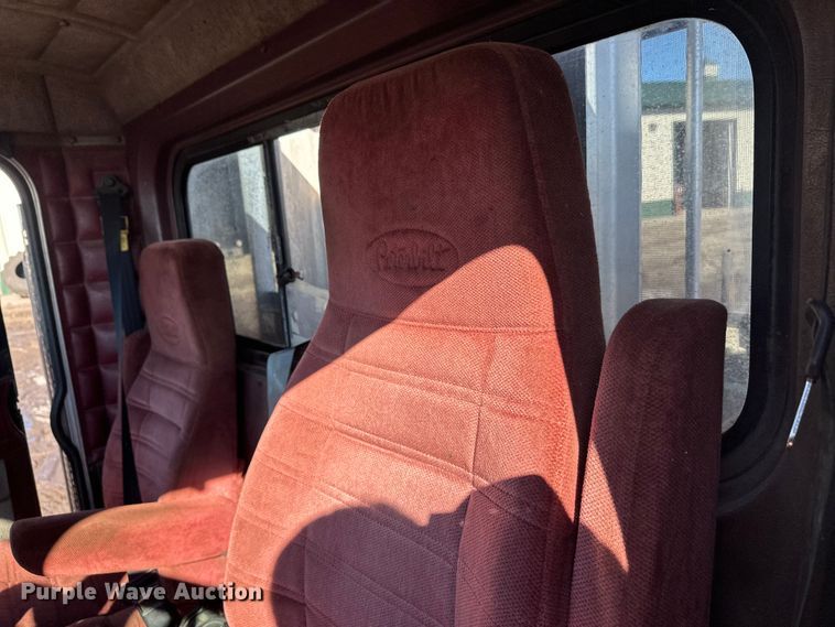 image for item FK1609 2000 Peterbilt 379 semi truck