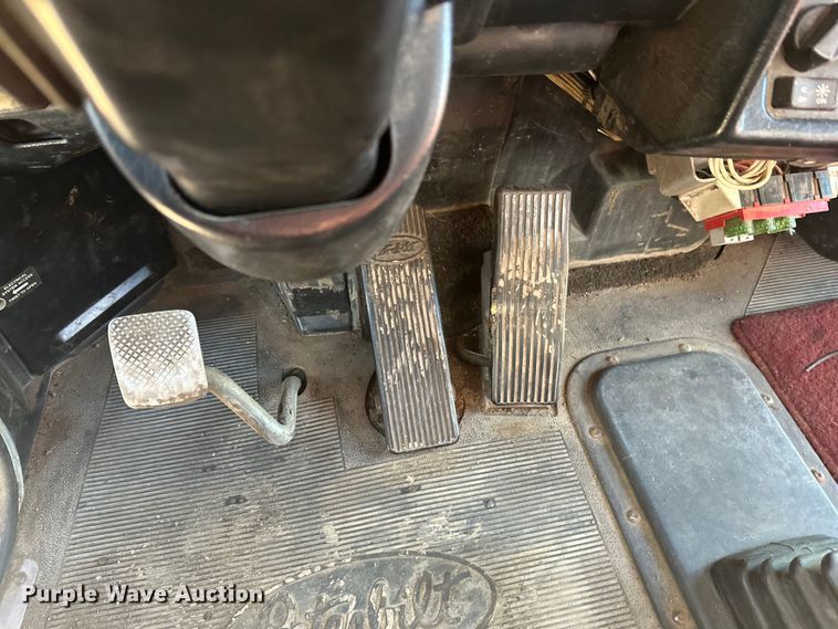 image for item FK1609 2000 Peterbilt 379 semi truck