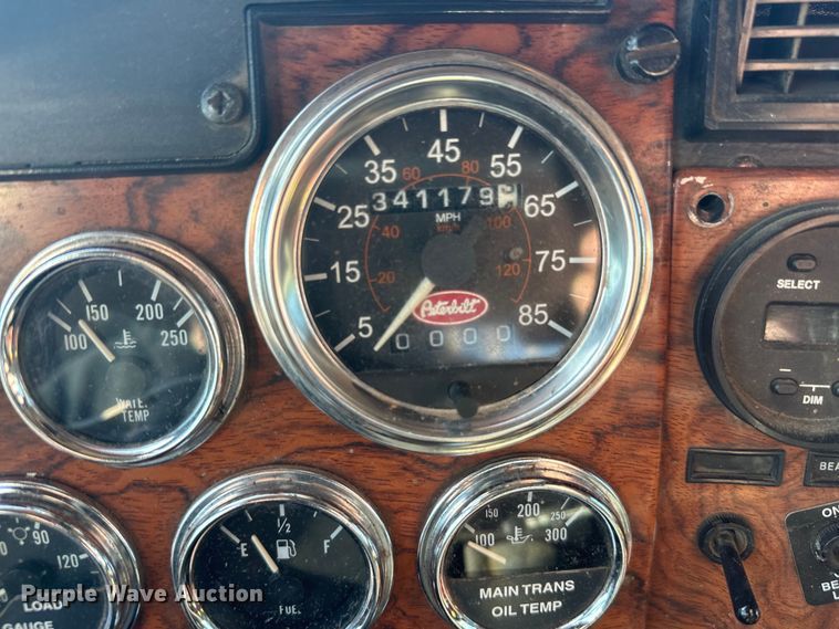 image for item FK1609 2000 Peterbilt 379 semi truck