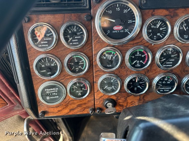 image for item FK1609 2000 Peterbilt 379 semi truck