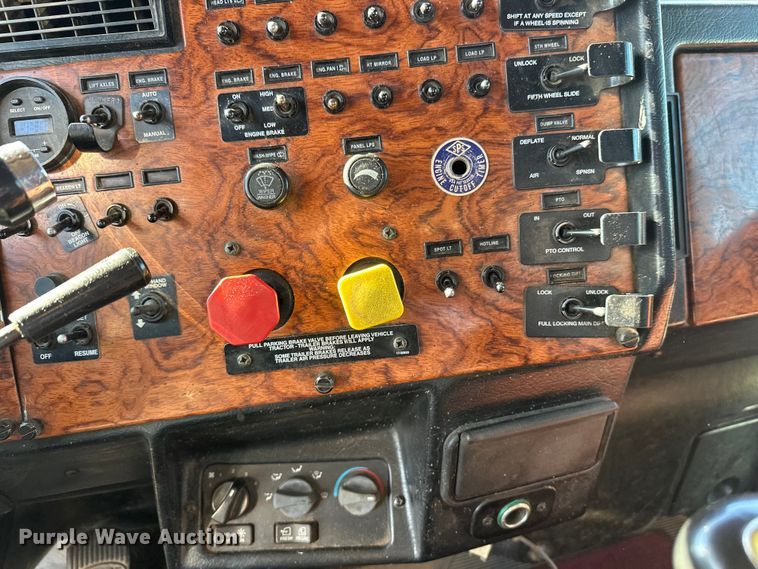 image for item FK1609 2000 Peterbilt 379 semi truck