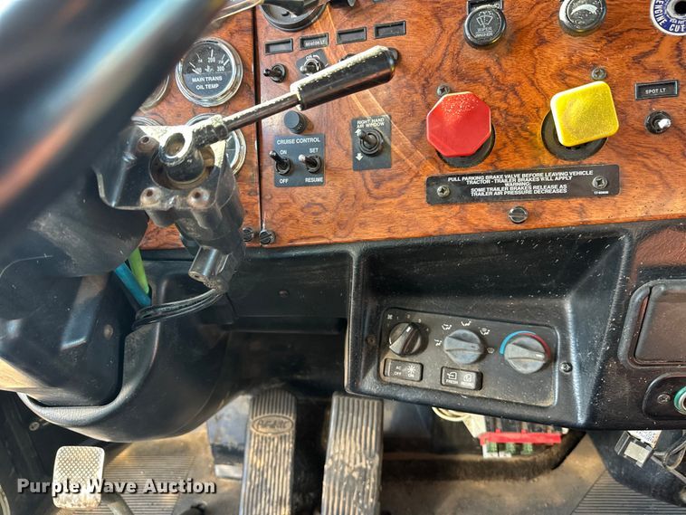 image for item FK1609 2000 Peterbilt 379 semi truck