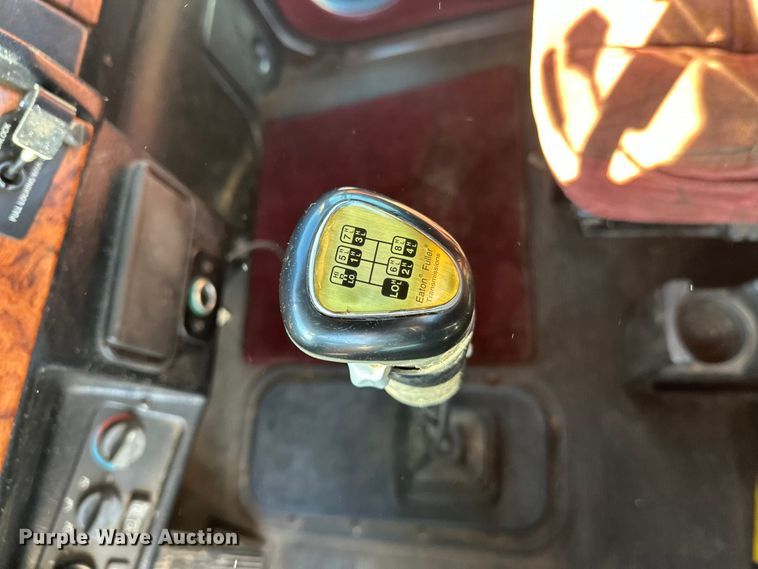 image for item FK1609 2000 Peterbilt 379 semi truck