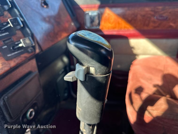 image for item FK1609 2000 Peterbilt 379 semi truck