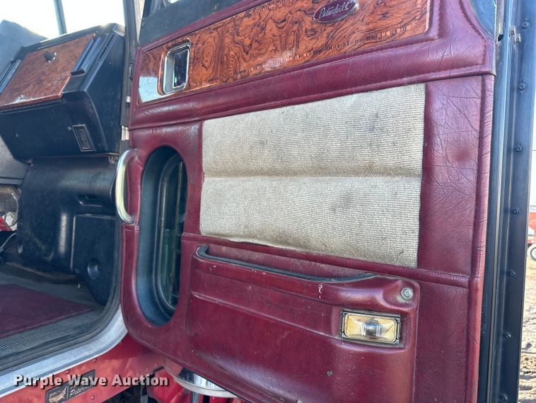 image for item FK1609 2000 Peterbilt 379 semi truck