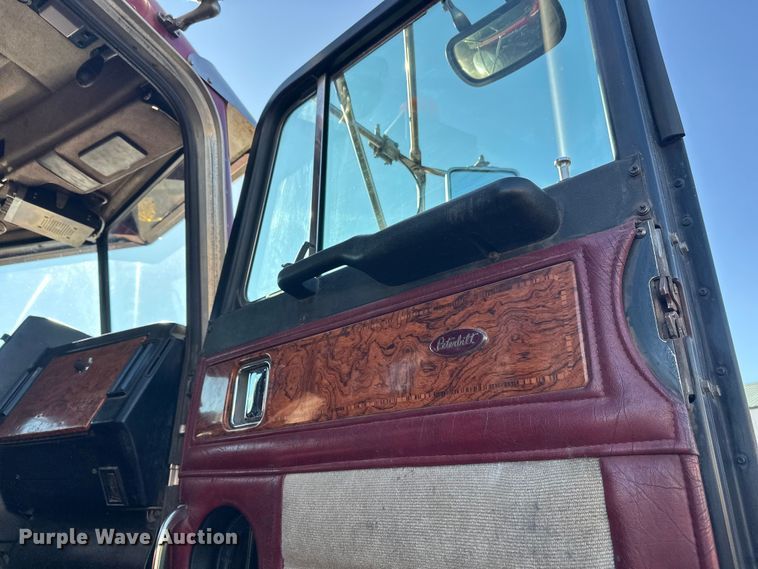 image for item FK1609 2000 Peterbilt 379 semi truck