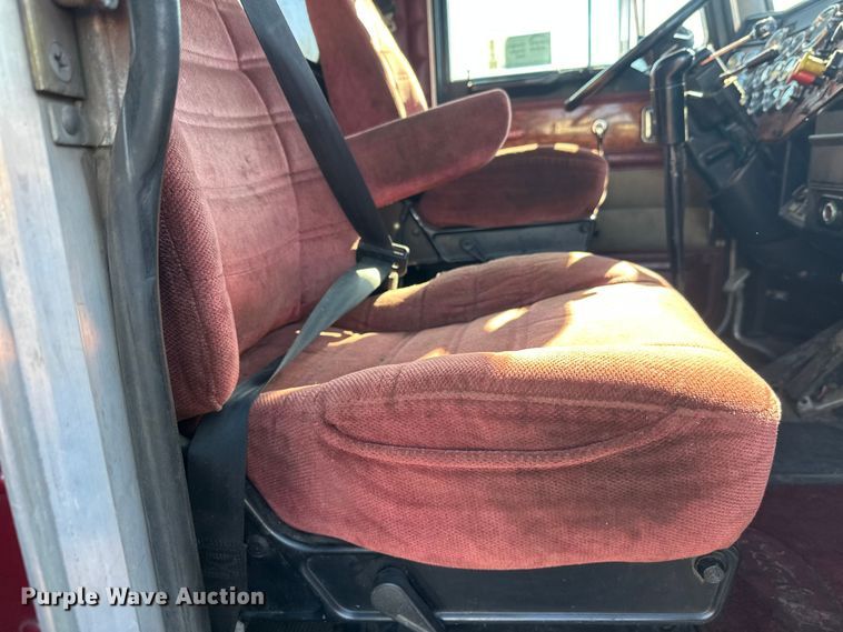 image for item FK1609 2000 Peterbilt 379 semi truck