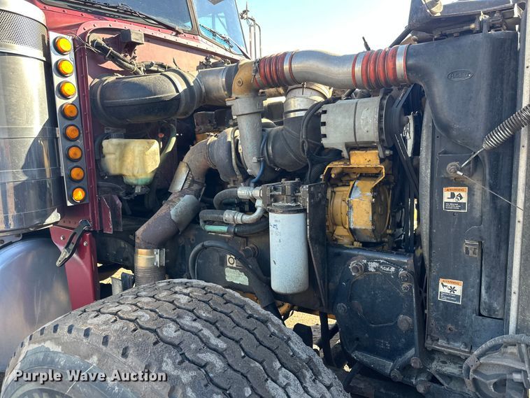 image for item FK1609 2000 Peterbilt 379 semi truck