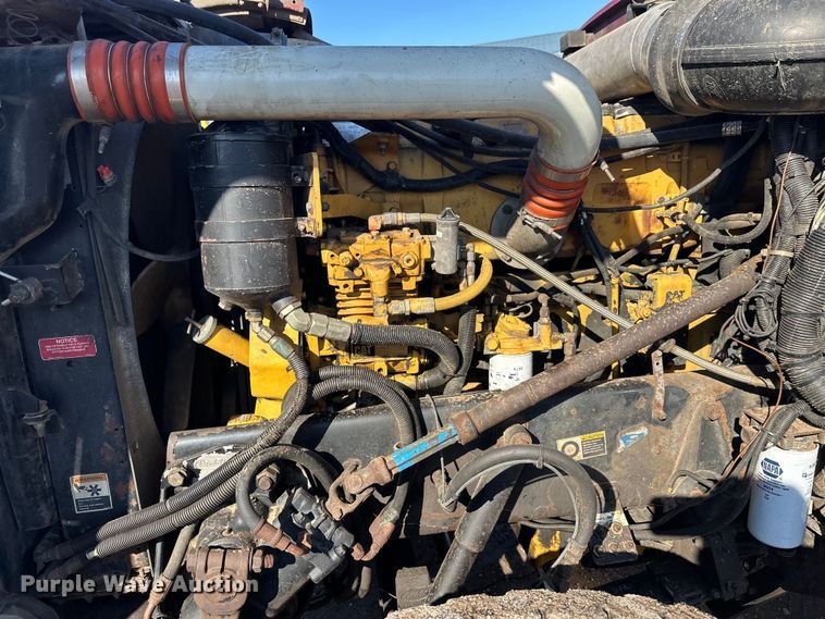 image for item FK1609 2000 Peterbilt 379 semi truck