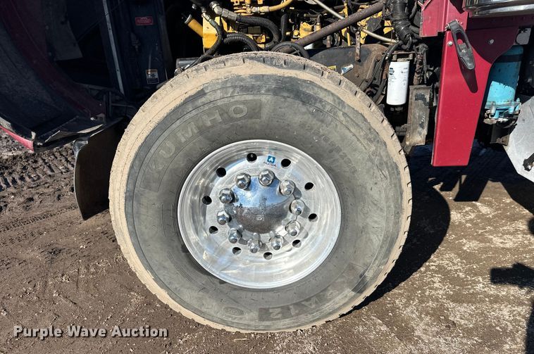 image for item FK1609 2000 Peterbilt 379 semi truck