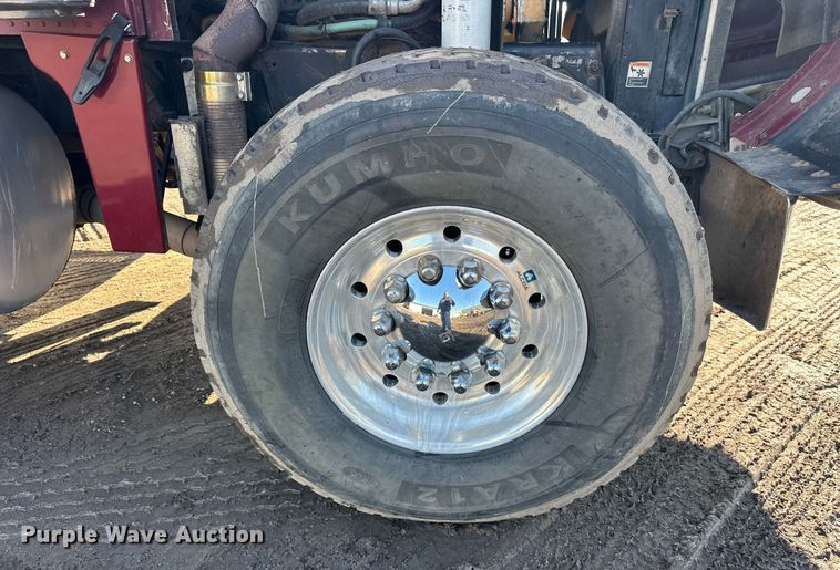 image for item FK1609 2000 Peterbilt 379 semi truck