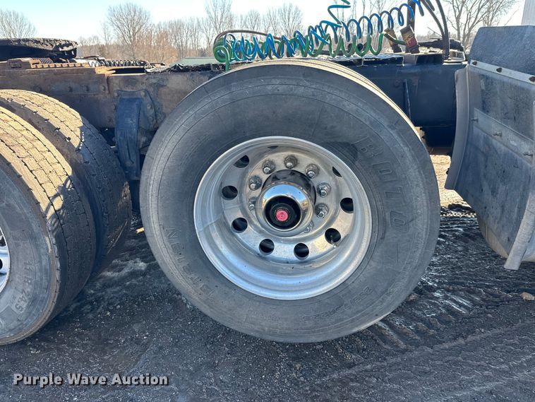 image for item FK1609 2000 Peterbilt 379 semi truck