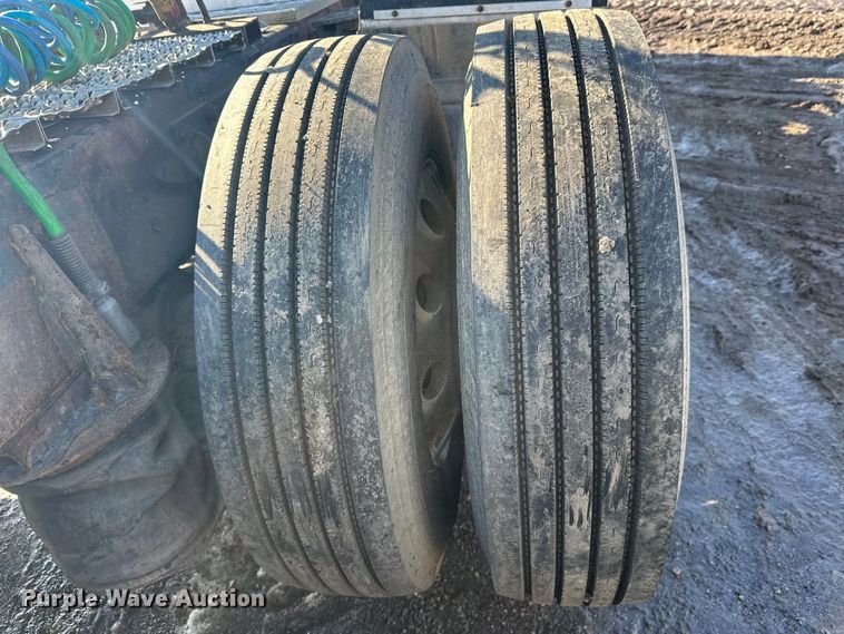 image for item FK1609 2000 Peterbilt 379 semi truck