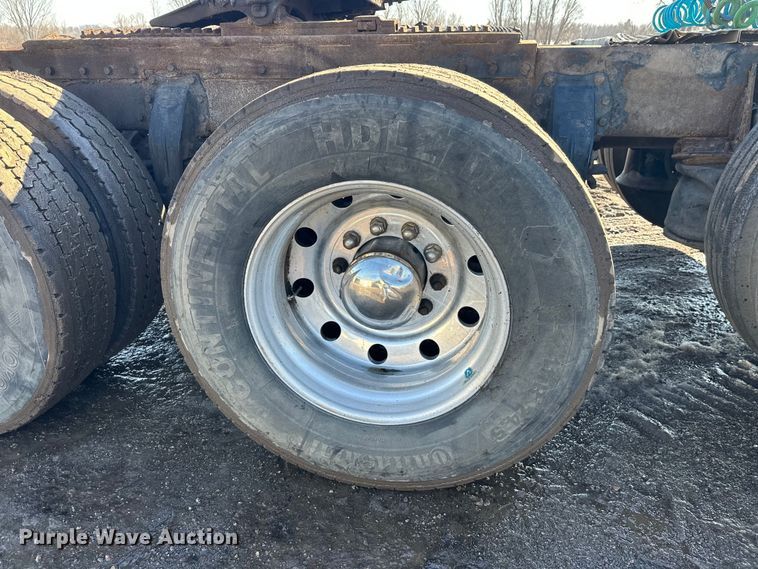 image for item FK1609 2000 Peterbilt 379 semi truck