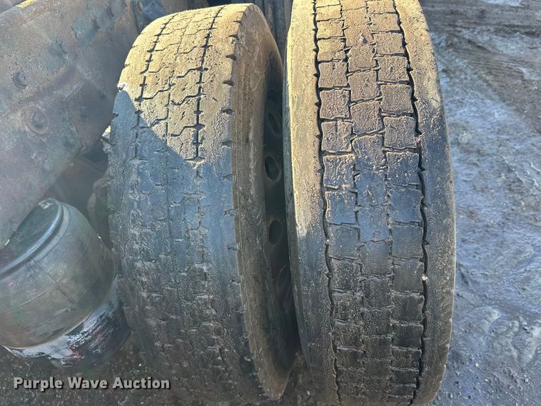 image for item FK1609 2000 Peterbilt 379 semi truck