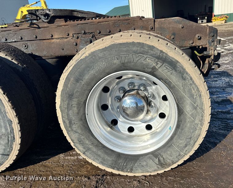 image for item FK1609 2000 Peterbilt 379 semi truck