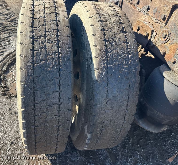 image for item FK1609 2000 Peterbilt 379 semi truck