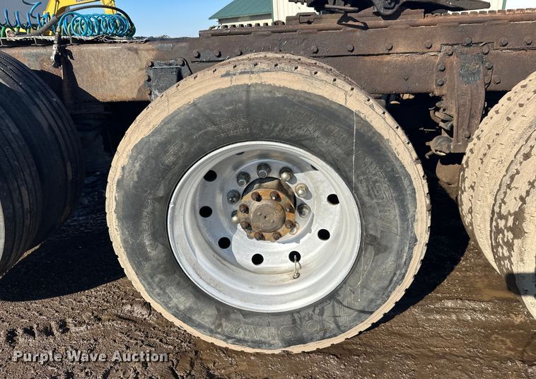 image for item FK1609 2000 Peterbilt 379 semi truck