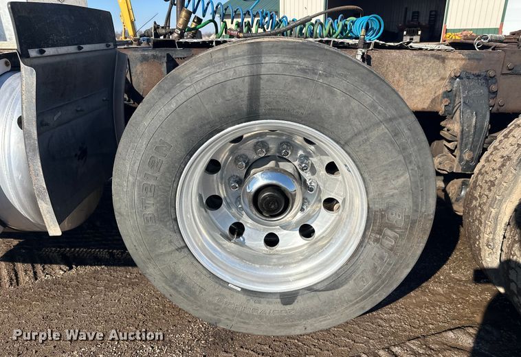 image for item FK1609 2000 Peterbilt 379 semi truck