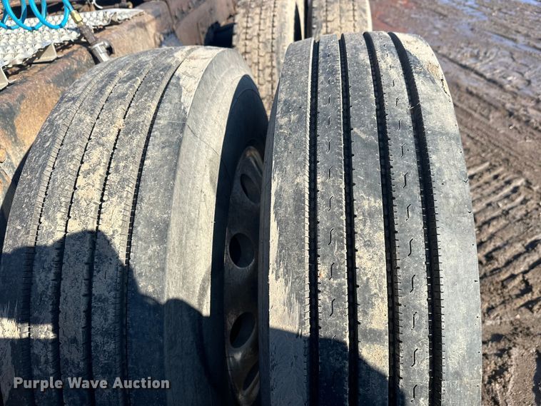 image for item FK1609 2000 Peterbilt 379 semi truck