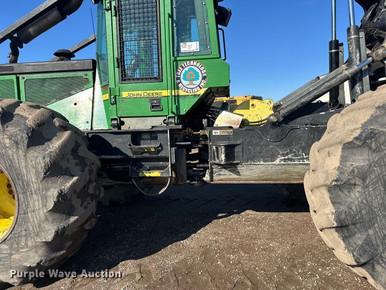 image for item FK1610 2006 John Deere 648GIII skidder