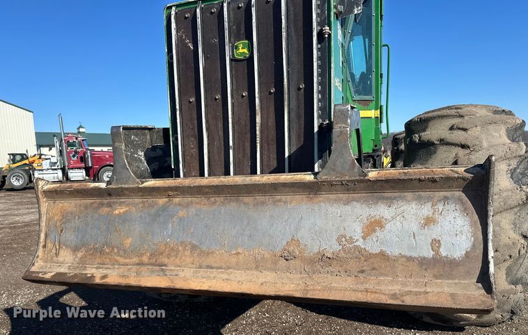 image for item FK1610 2006 John Deere 648GIII skidder