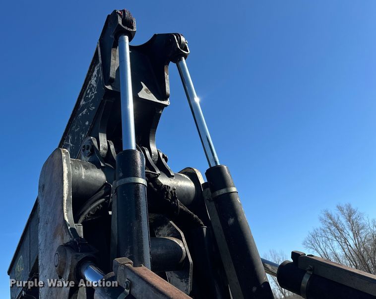 image for item FK1610 2006 John Deere 648GIII skidder