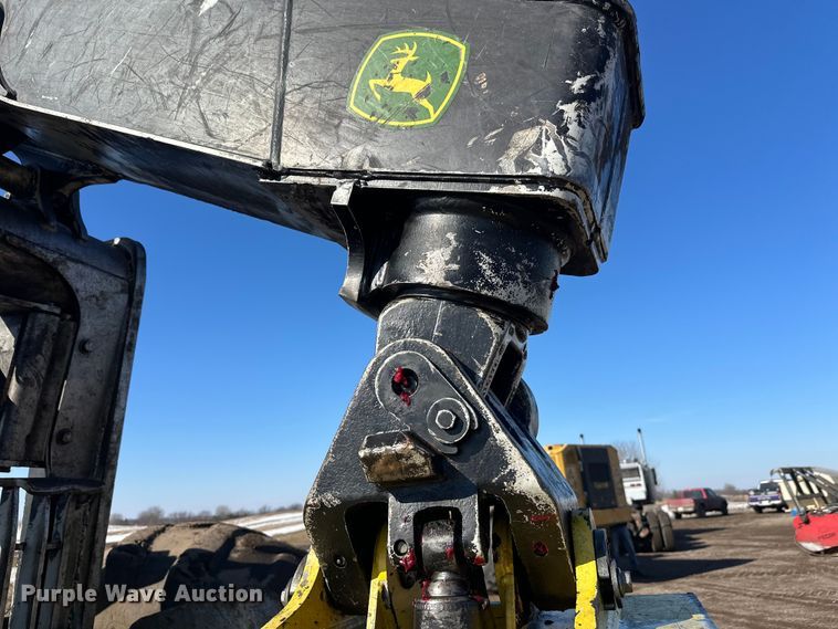 image for item FK1610 2006 John Deere 648GIII skidder