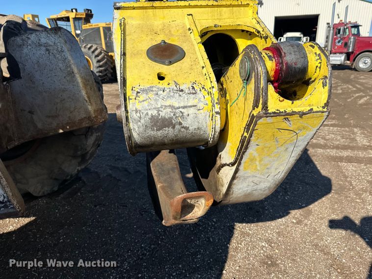 image for item FK1610 2006 John Deere 648GIII skidder