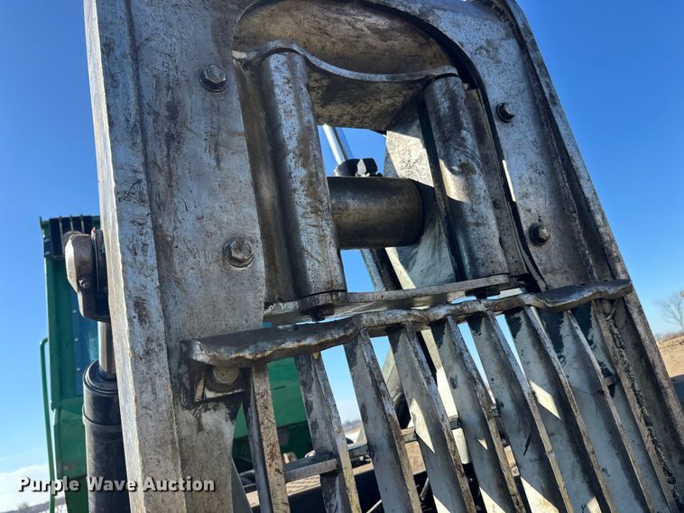 image for item FK1610 2006 John Deere 648GIII skidder