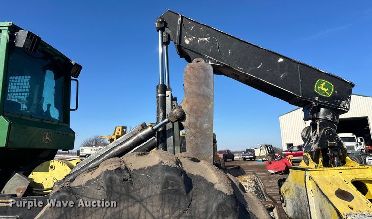 image for item FK1610 2006 John Deere 648GIII skidder