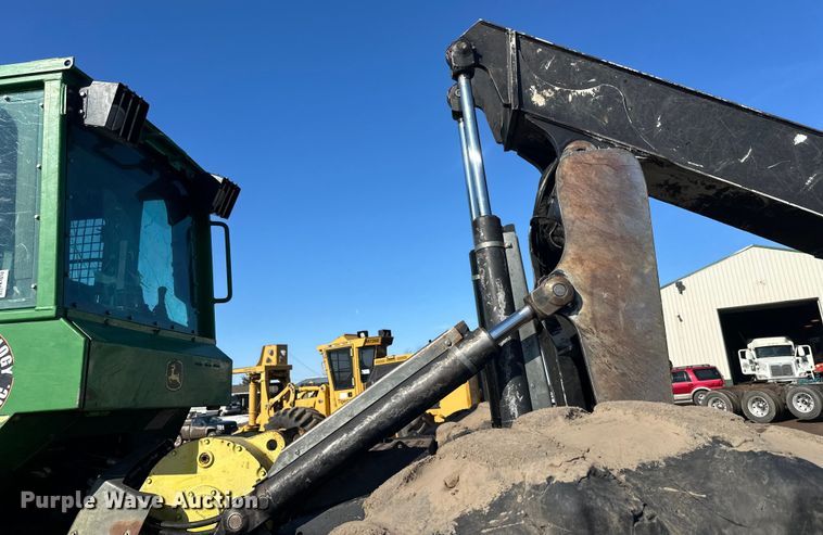 image for item FK1610 2006 John Deere 648GIII skidder