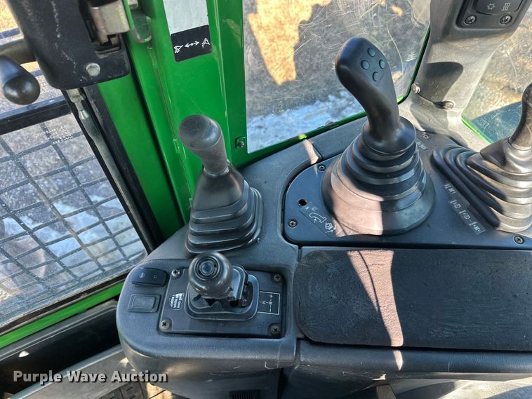 image for item FK1610 2006 John Deere 648GIII skidder