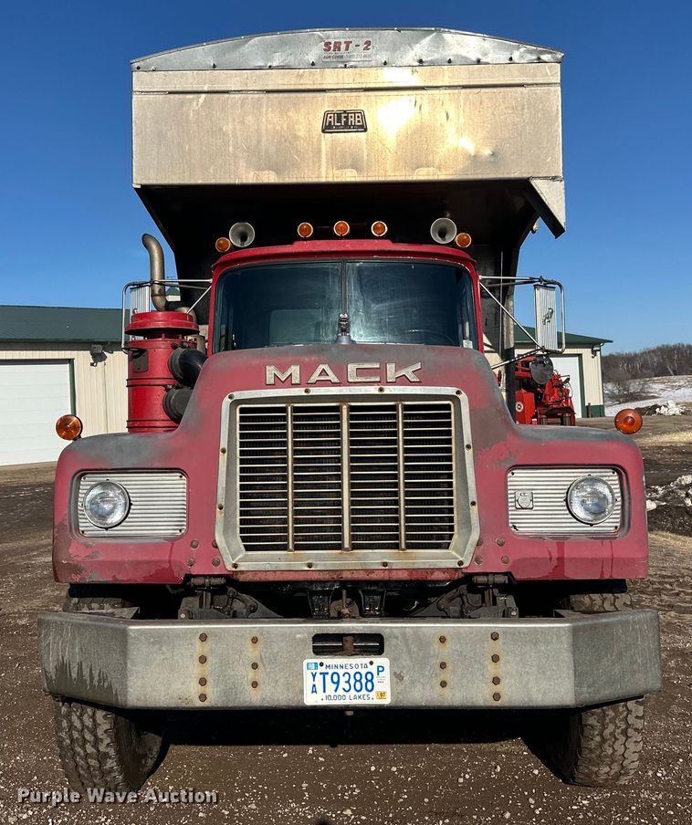 image for item FK1612 1988 Mack RD688SX dump truck