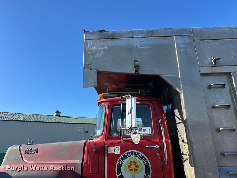 image for item FK1612 1988 Mack RD688SX dump truck