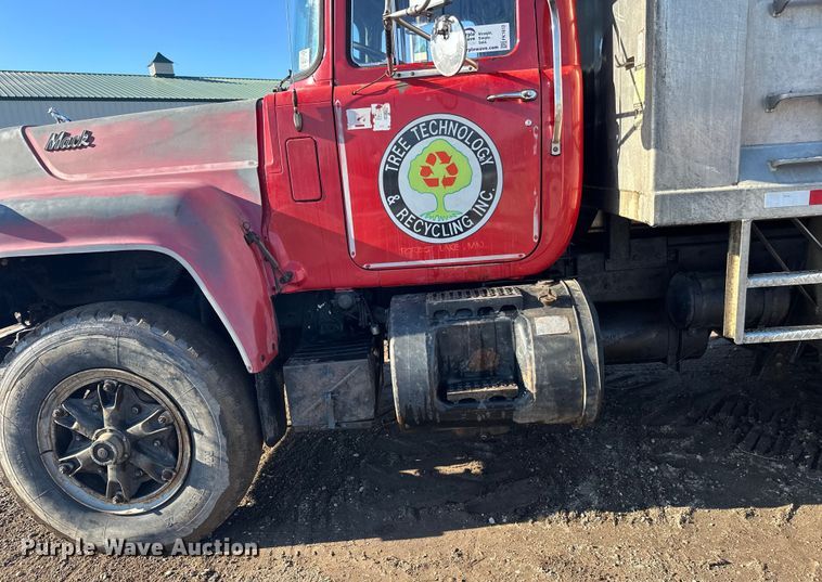 image for item FK1612 1988 Mack RD688SX dump truck