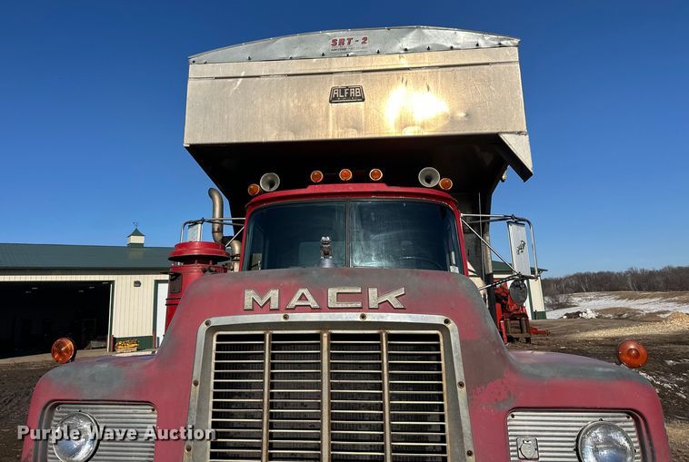 image for item FK1612 1988 Mack RD688SX dump truck