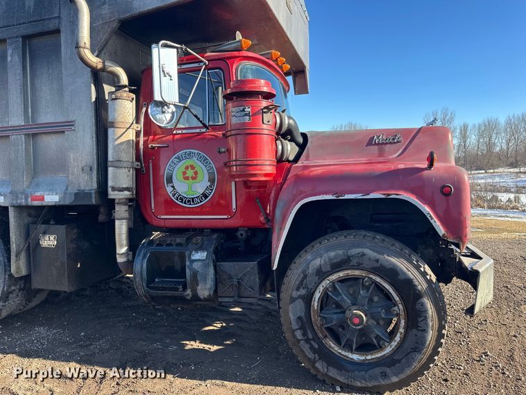 image for item FK1612 1988 Mack RD688SX dump truck