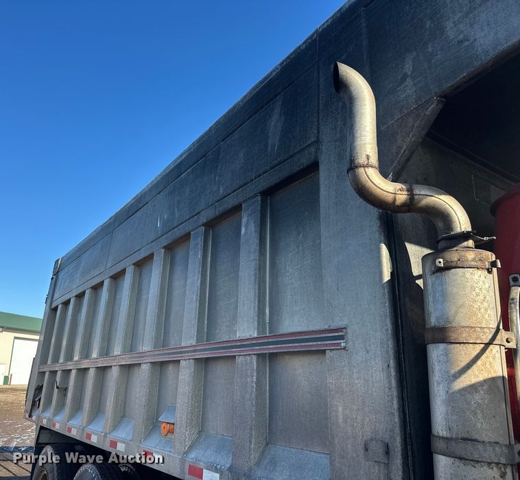 image for item FK1612 1988 Mack RD688SX dump truck