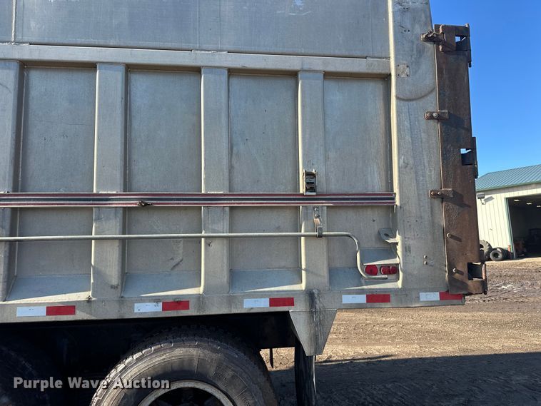 image for item FK1612 1988 Mack RD688SX dump truck